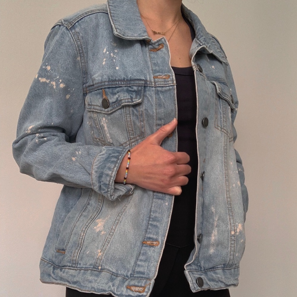 Denim-washed jean jacket